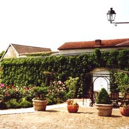 La Cour Marotière Couette-café