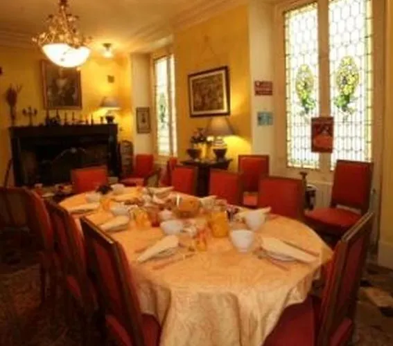 La Cour Des Marotiers